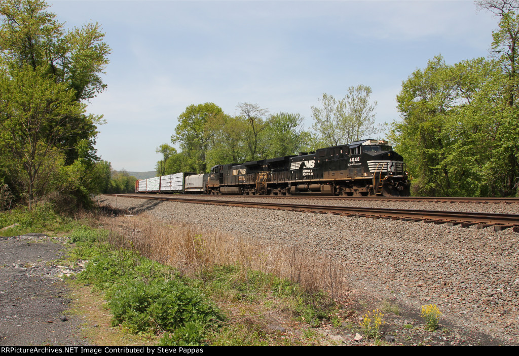 NS 4048 and 9913 take train 38G east through Cove PA
